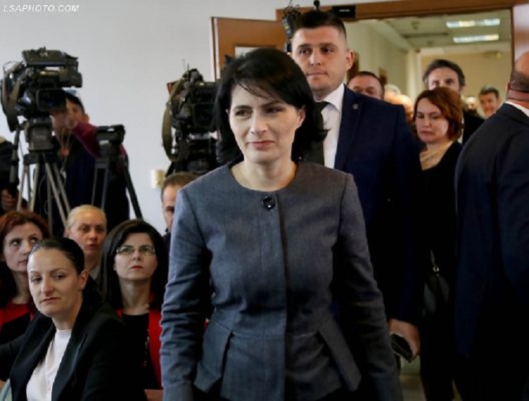 Aplikimi i Arta Markut për Kryeprokurore mbërrin në KLP