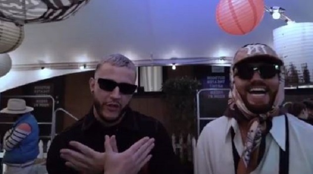 E keni parë Gashin teksa i mëson shqiponjën DJ me famë botërore? (VIDEO)