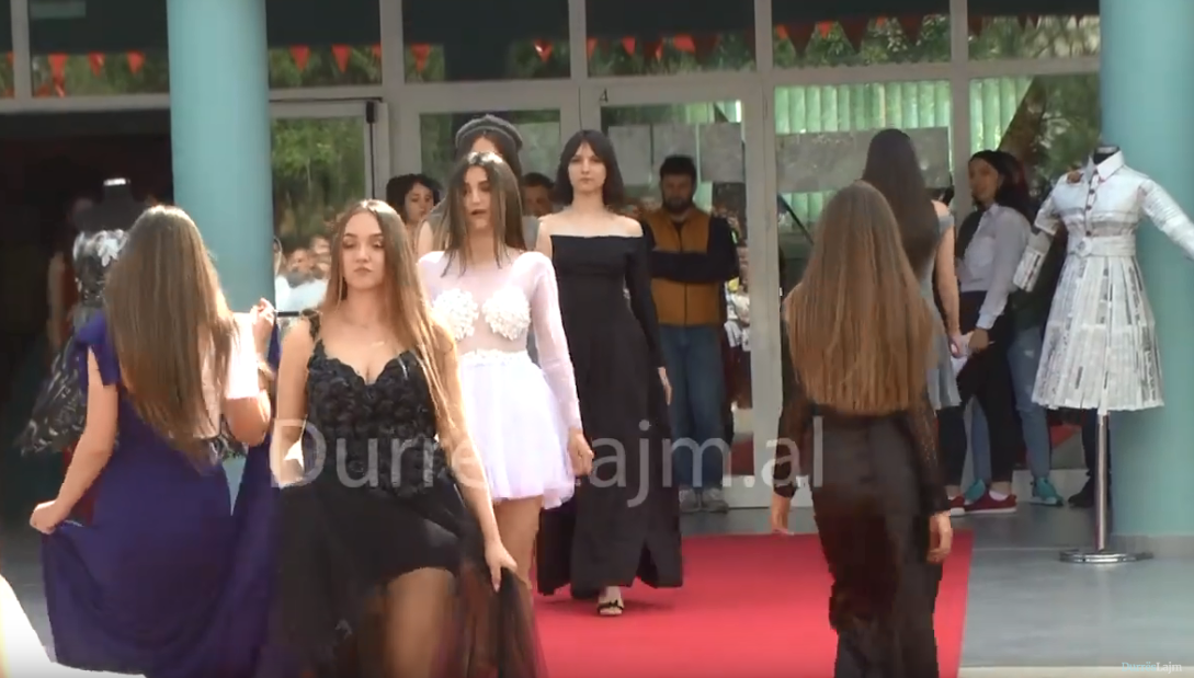 Durrës, “Hysen Çela” hap dyert për shkollat 9-vjeçare, prezanton mundësitë që ofron gjimnazi profesional (VIDEO)