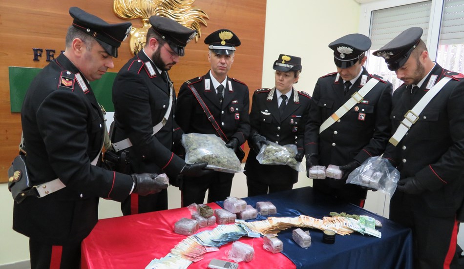 25-vjeçari shqiptar kapet me mbi 7 kg drogë e mijëra euro në vilën private