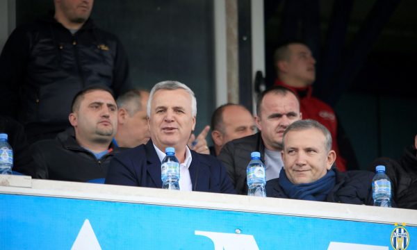 Shoqërohet në polici presidenti i Laçit, Halili e denoncoi për dhunë