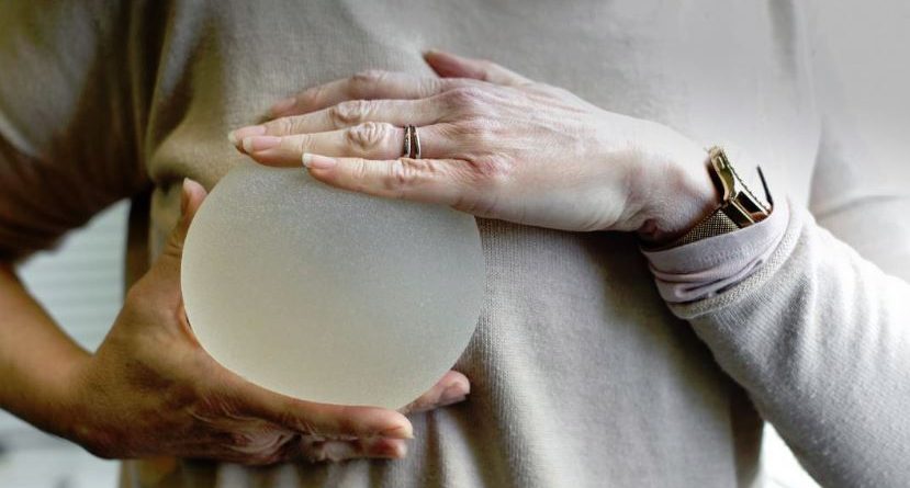 Frika nga kanceri, Franca ndalon implantet e gjirit