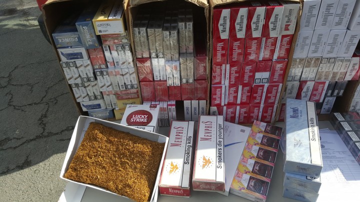Durrës, sekuestrohen 1000 koli cigare kontrabandë