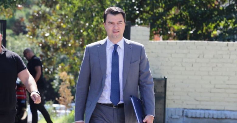 Basha uron Pashkët: Triumfi i së drejtës mbi babëzinë