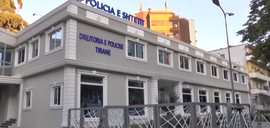 Vetëdorëzohen dy autorët e dyshuar të vrasjes së kushërinjve