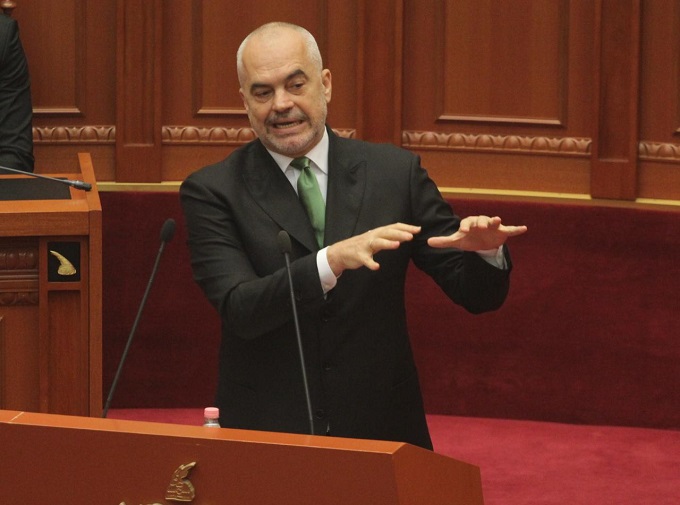 Rama ironizon Bashën: Deri në 2021 mund të përmirësojnë edhe selfiet nga vetura