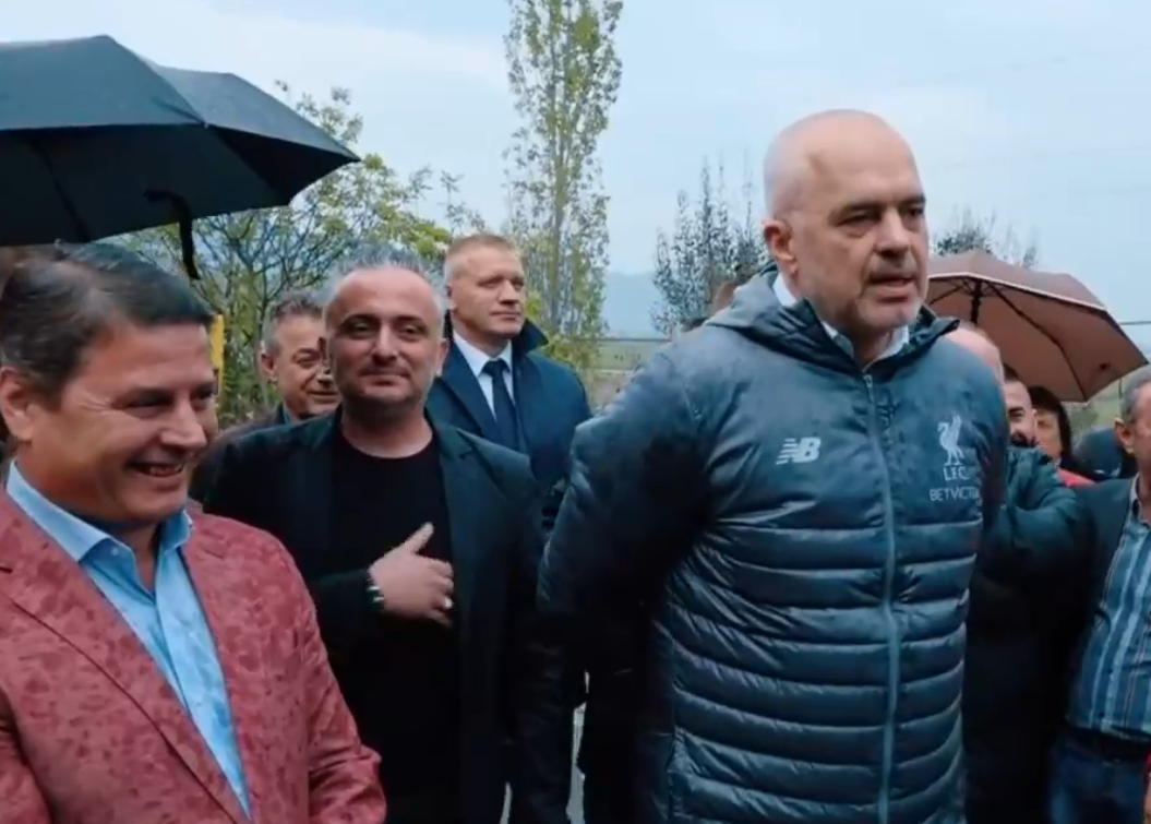 Rama i jep lule banorit: Bardh e kuq se ke votuar LSI-në, blu s’kam