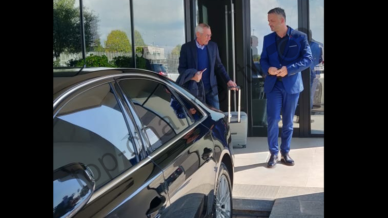 Mbërrin në Tiranë Edy Reja, trajneri i ri i Kombëtares