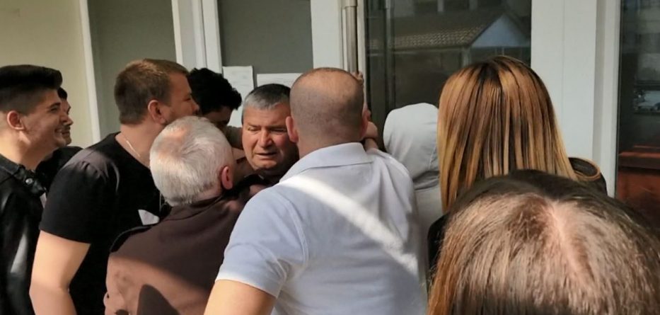 Studentët thyejnë dyert e universitetit në Shkodër