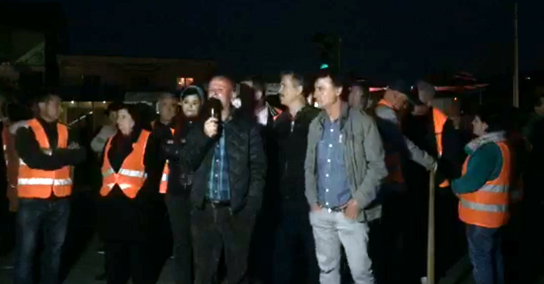 PD: Një makinë tentoi të shtypë protestuesit te ‘Unaza e Re’ (VIDEO)