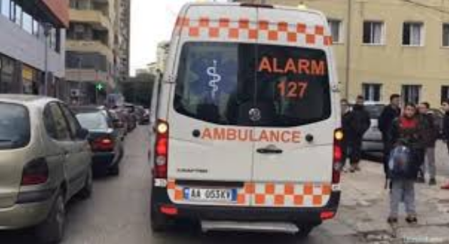 Gjendet i vdekur i riu në shtëpi, ambulanca s’merr dot trupin