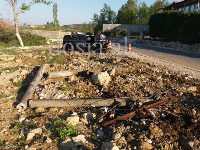 Benz-i me targa të Durrësit ‘saltro’ disa herë në asfalt, mister fati i pasagjerëve