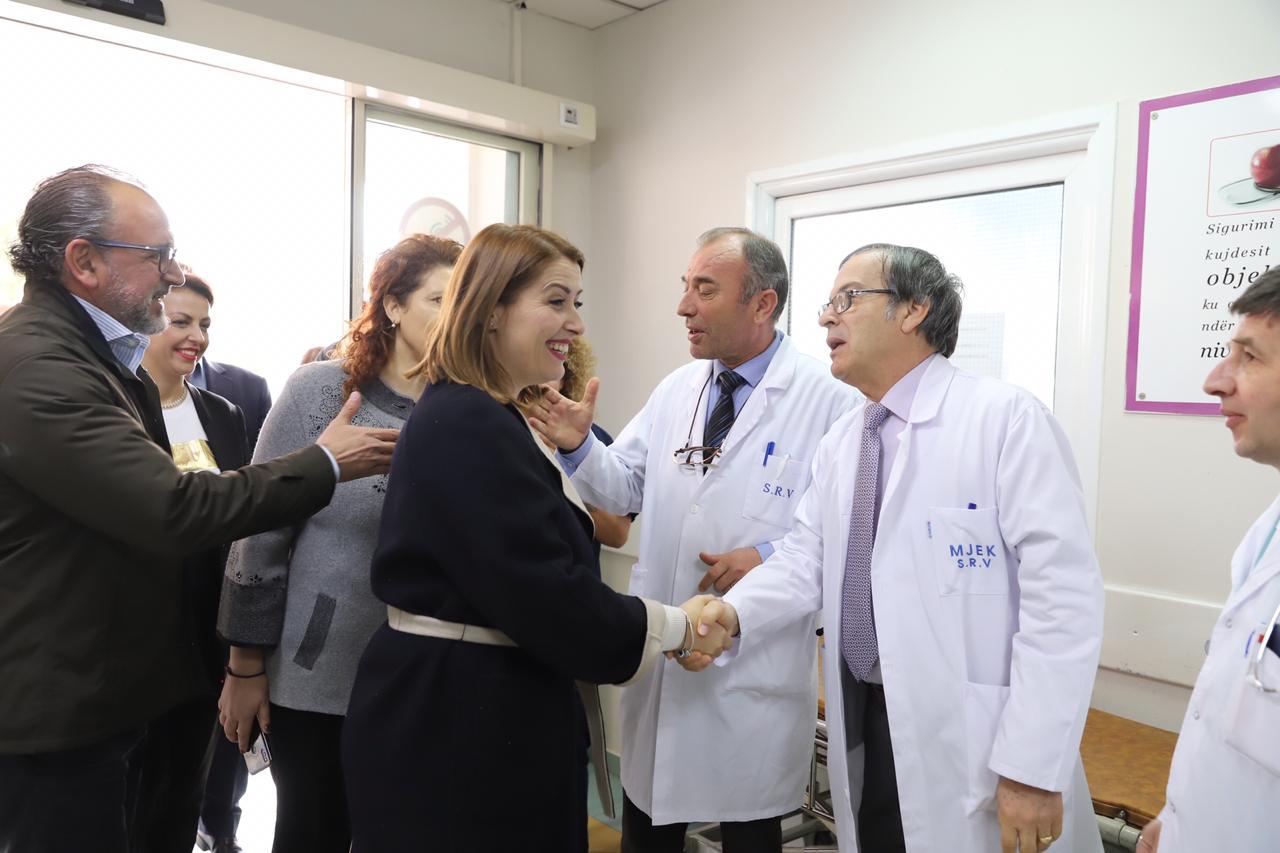 12 mjekë specialistë i shtohen spitalit rajonal të Vlorës, Manastirliu: Rritje page 7% për 18,416 mjekë dhe infermierë