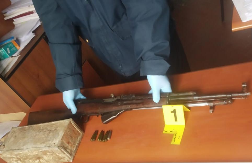 Kanos me armë zjarri 51-vjeçarin, arrestohet në flagrancë nga policia