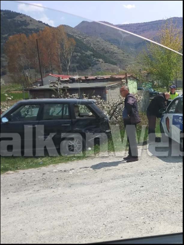 “Range Rover”-i përplaset me 2 autobusë të linjës Korçë-Kapshticë