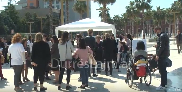Durrës, fushatë ndërgjegjësimi për personat me aftësi ndryshe (VIDEO)