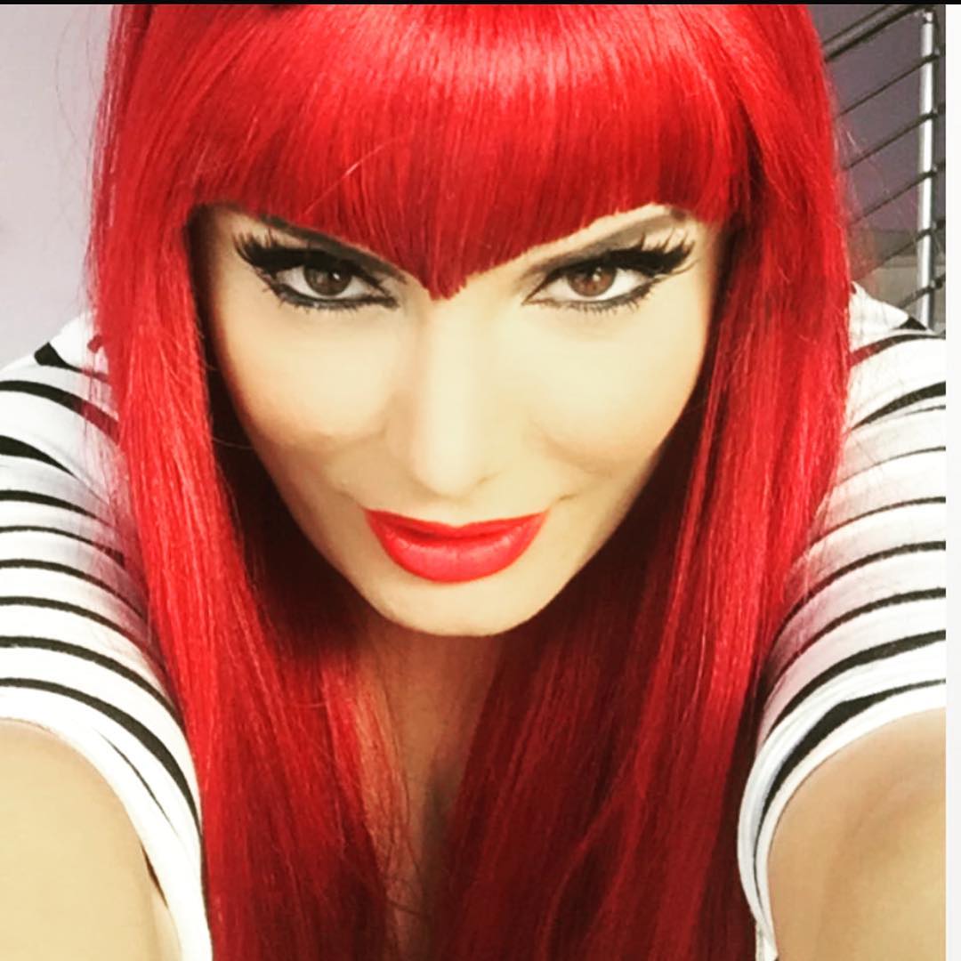 “Bëjeni për burrat, pse jo edhe për dashnorin”, Albërie Hadërgjonaj mesazh të gjitha vajzave