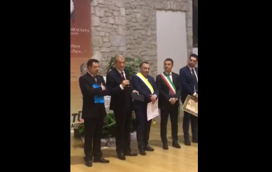 Ish-kryeministri Berisha në Itali, nderohet me çmimin ndërkombëtar “Bonifacio VIII” (VIDEO)