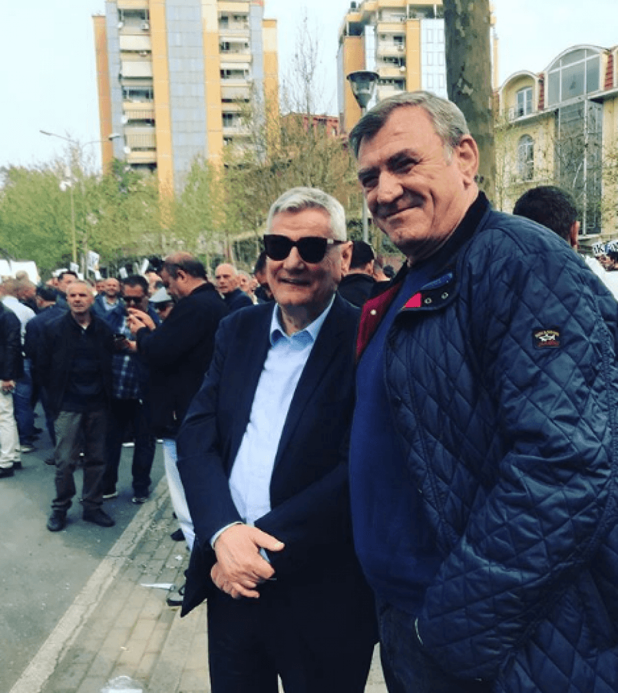 Agron Duka krah Shehit në protestë: Opozita bio kundër Kryeneçit të Ballkanit!