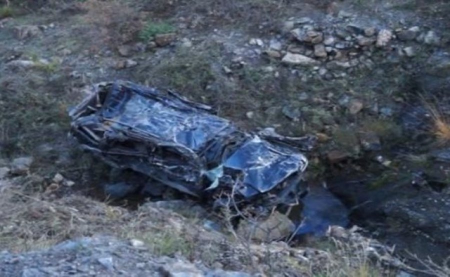 Aksident i frikshëm, makina bie nga 8 metra lartësi