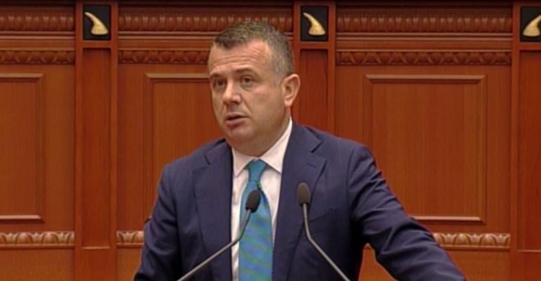 Balla paralajmëron Bashën: Mos blloko rrugët, do përballesh me ligjin