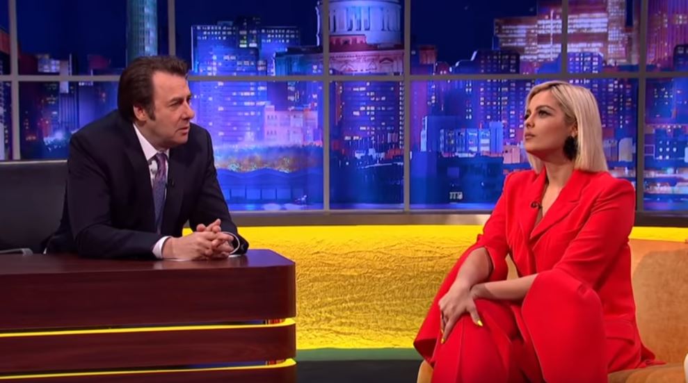 Bebe Rexha flet shqip në emisionin e famshëm amerikan