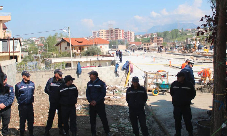 “Bulevardi i ri”, banorët e Bregut të Lumit përplasen sërish me policinë