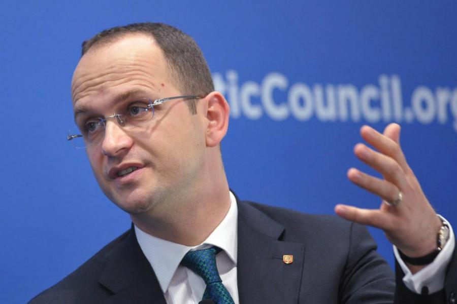 Ditmir Bushati kritikon sërish Ramën: Po bëhet gabim fatal me vendimin e Holandës për vizat