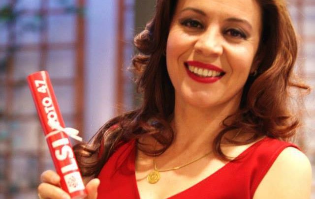 Deputetja e Durrësit postim të ndjerë dedikuar prindërve (FOTO)