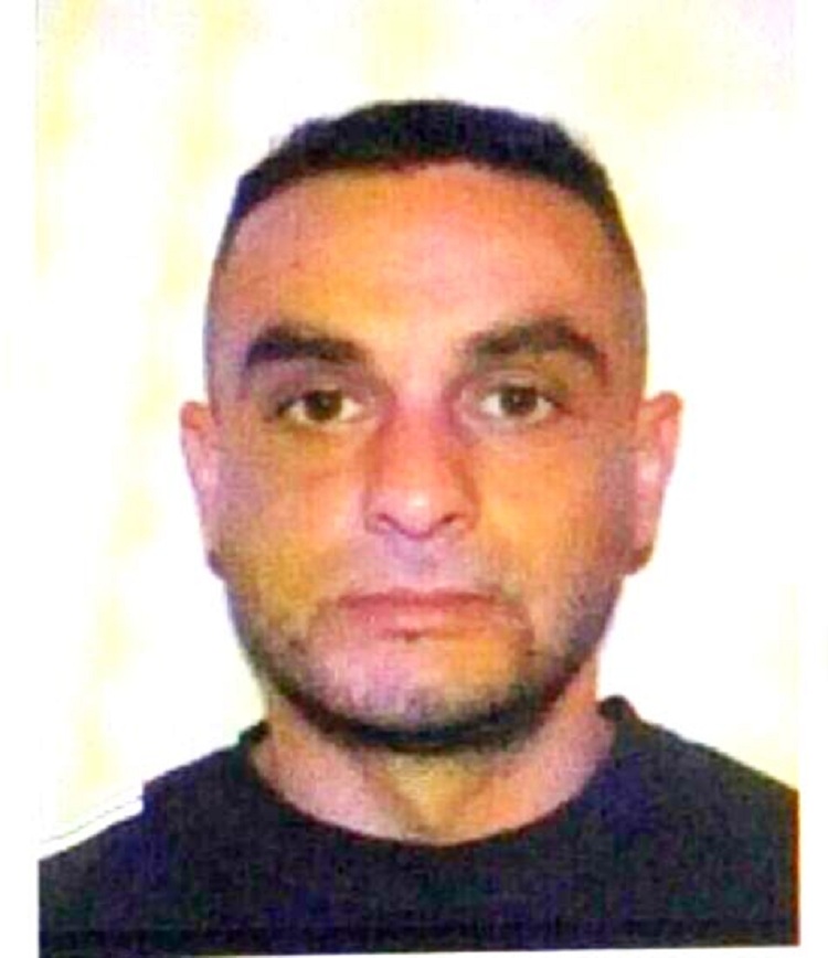 Cili është i arrestuari që u shpëtoi 3 atentateve, tek i fundit iu vra e dashura dhe shoku