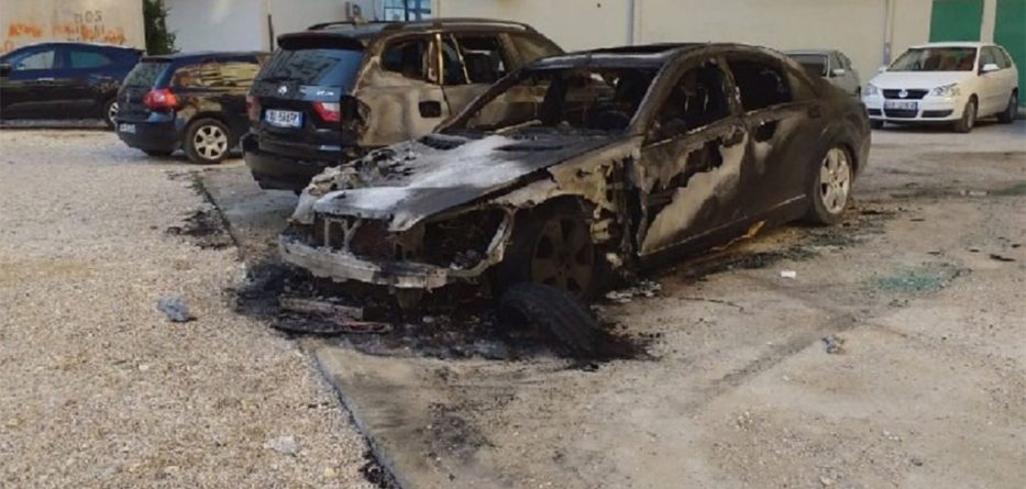 Digjen gjatë natës 5 automjete