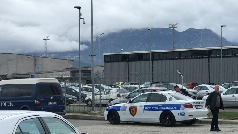 Kush është ish-polici i shpallur në kërkim për grabitjen