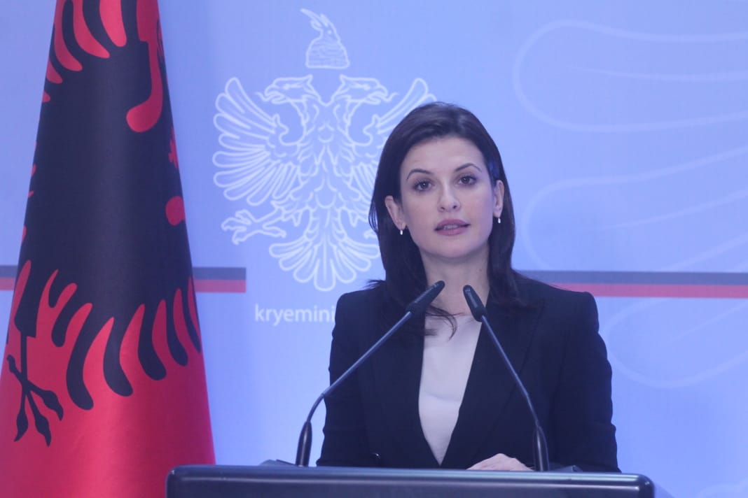 Ministrja Gjonaj për protestën: Dhuna e papranueshme, të hetohen përgjegjësit