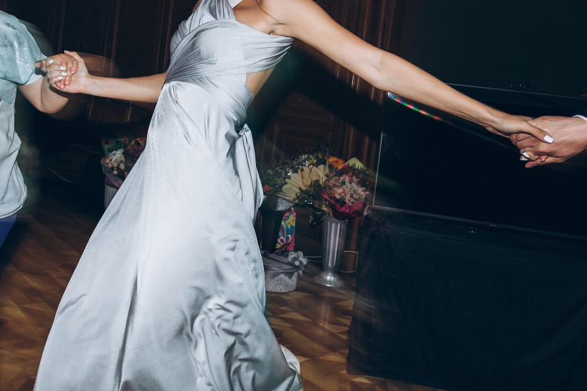 Çfarë nuk duhet të vishni në një dasmë