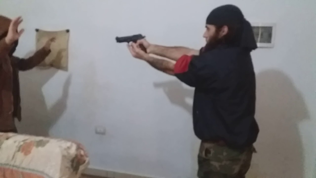 Ish-komandoja kërcënon gjyqtarin dhe prokurorin në sallën e gjyqit