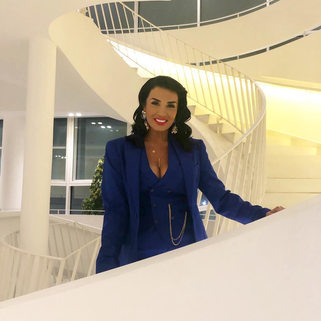 Jonida Maliqi udhëton drejt Izraelit, surprizohet nga fansat në aeroport (FOTO)