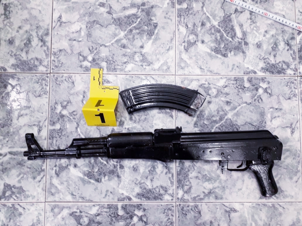 Me kallashnikov në mes të Elbasanit, arrestohet 22-vjeçari