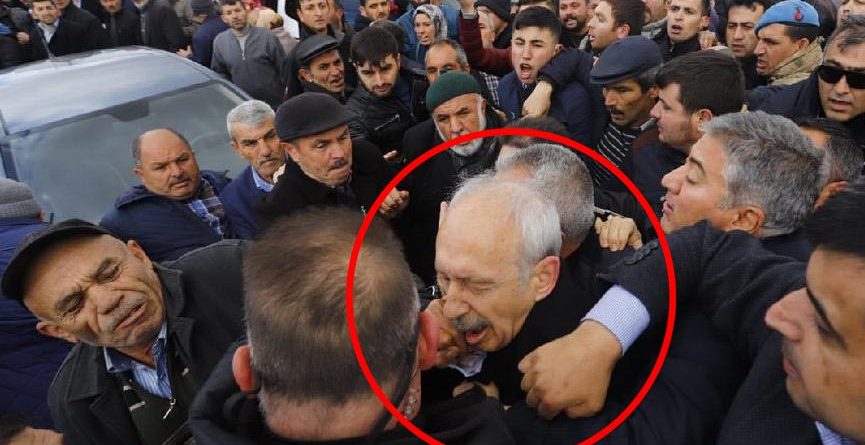 Sulmohet me grushte dhe shqelma lideri i opozitës turke (VIDEO)