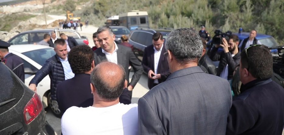 Mbyllen 12 gurore në malin e Krujës, tensione nga pronarët