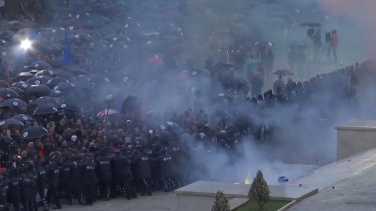 Protesta e opozitës, deri tani 45 të shoqëruar