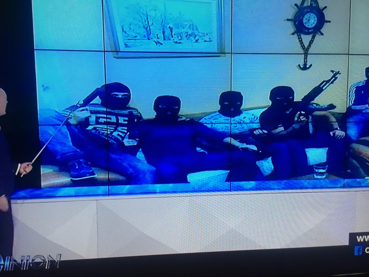 Artan Hoxha publikon fotot: Ja pjesëtarët e një grupi kriminal