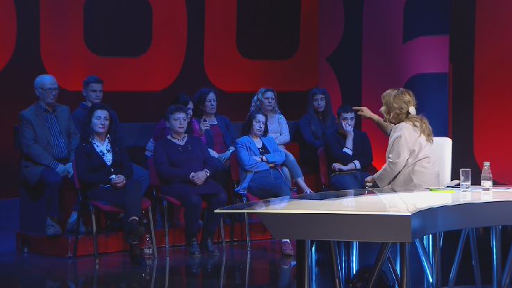 “Nëse kam marrë 1 qindarkë helm mu bëftë tek fëmijët e mi!” Kryemadhi debat me qytetaren