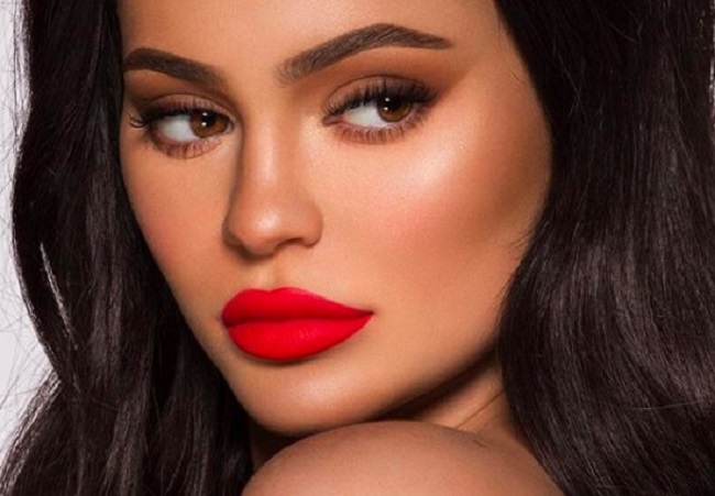 Fansat kritikojnë Kylie Jenner për këtë foto