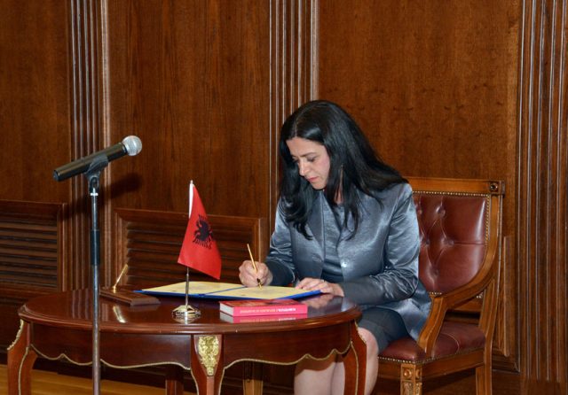 Ish-zv.kryeministrja padit Ramën në Gjykatë