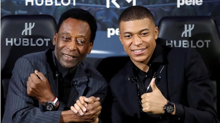 Legjenda e futbollit shtrohet në spital