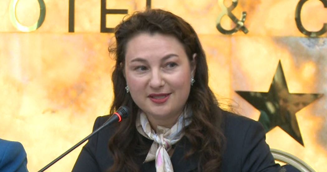 Zv.ambasadorja e SHBA-së: Shqipëria, punë mbresëlënëse në luftën kundër terrorizmit