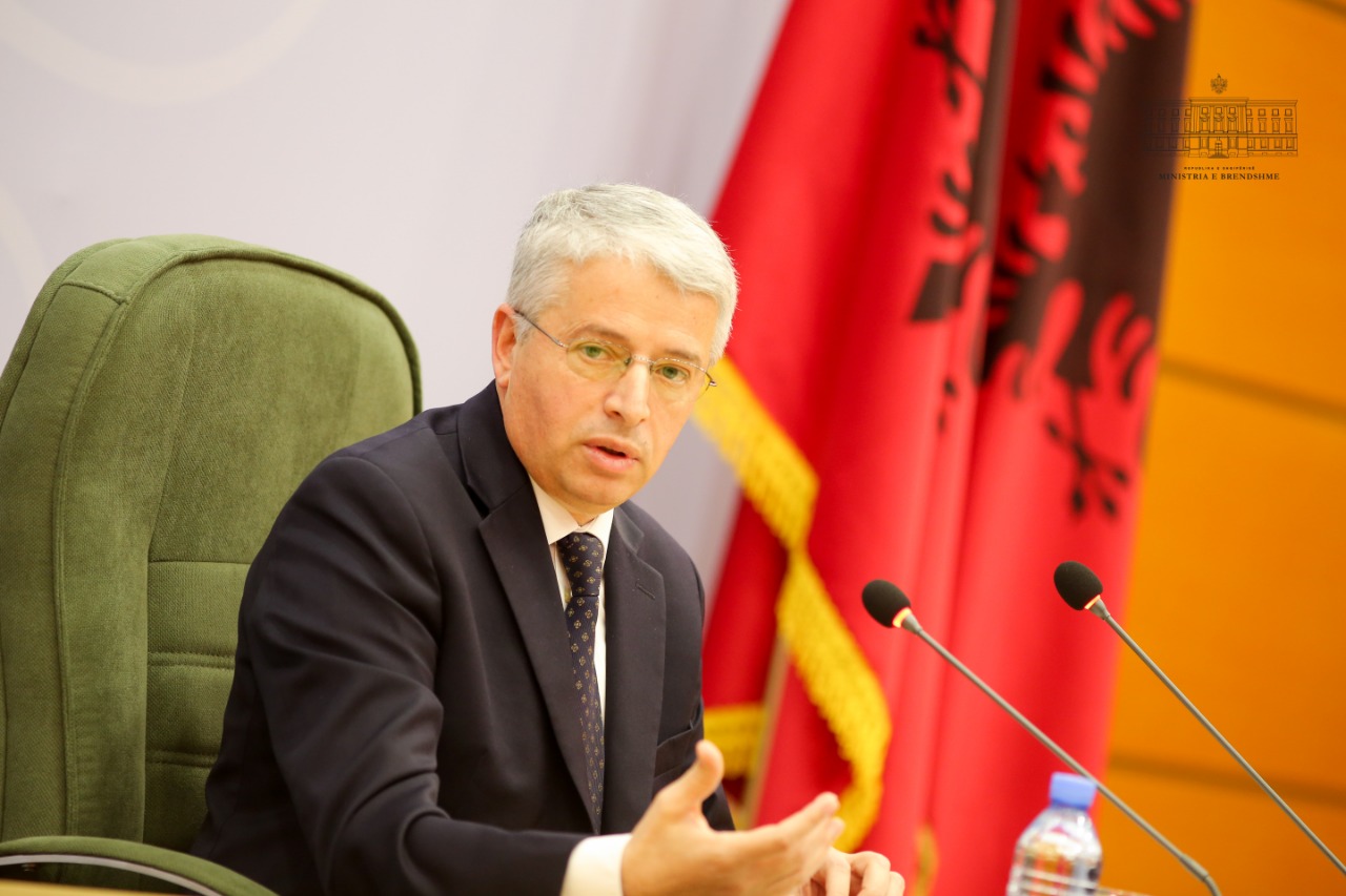Përplasja e protestuesve me Policinë, reagon ministri Lleshaj