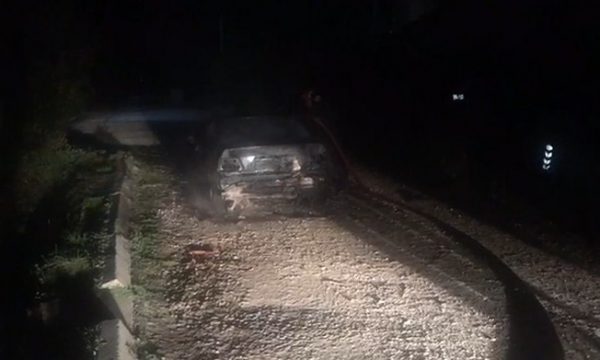 Djegia e makinës me armë brenda, policia jep detajet e para