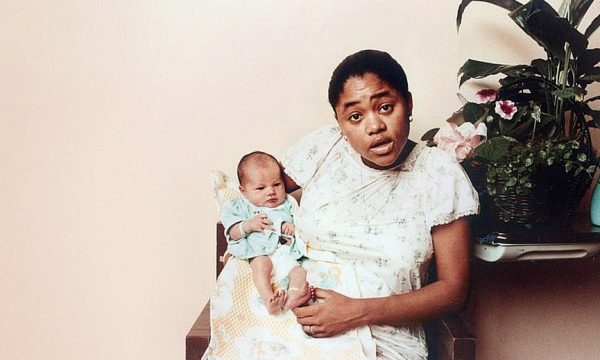 Zbulohen fotot e pa publikuara ndonjëherë, Meghan Markle e porsalindur