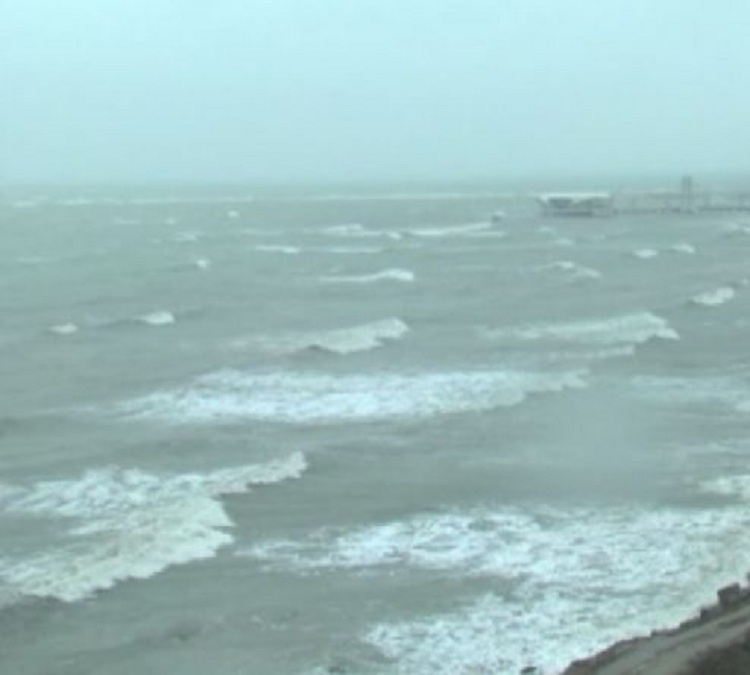 Dallgë e stuhi në det, vonohet trageti Brindizi-Vlorë